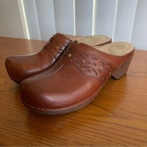 Dansko Shyanne Brown Leather Clogs Women’s 40 / 9.5-10